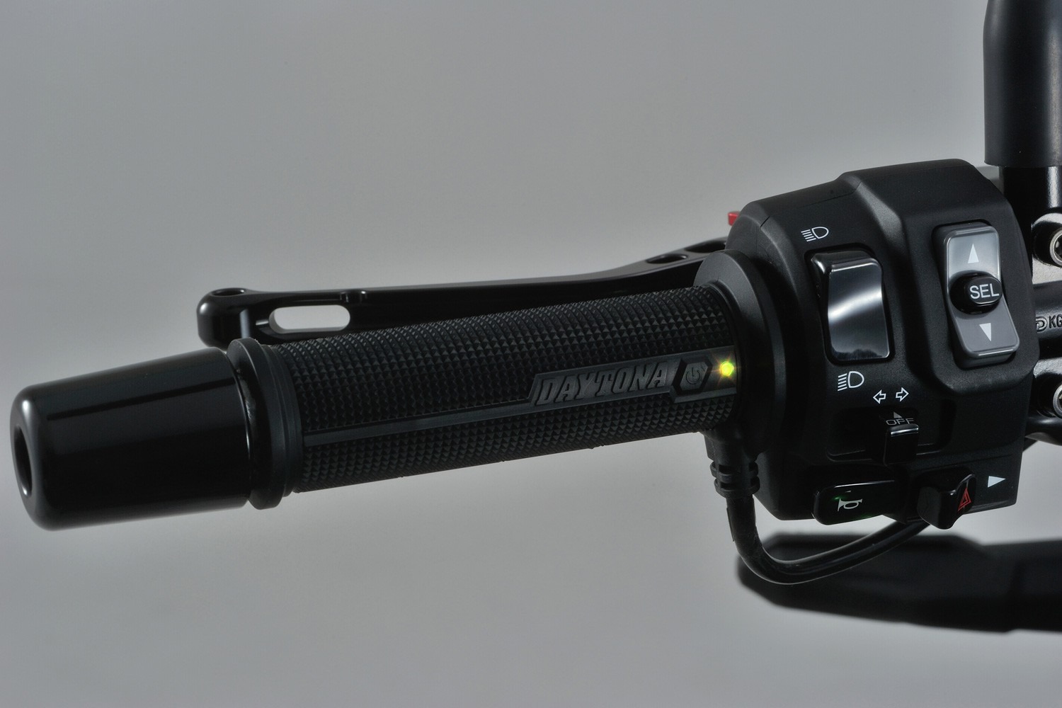 Vyhřívané gripy / rukojeti motocyklu DAYTONA HEATED GRIPS 7/8" 4-LEVEL BUILT-IN SWITCH W/ PROTECTION 89820 , pro průměr 22,2 mm, pár