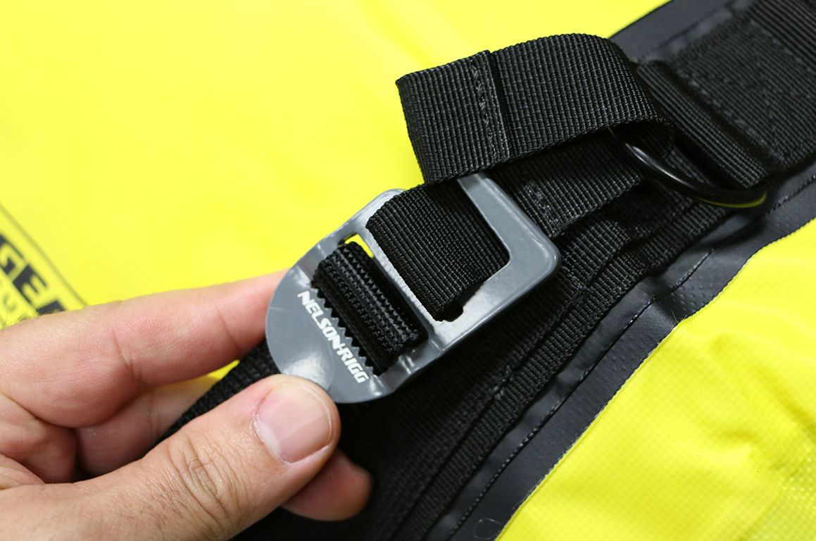 A Vodotěsná motocyklová brašna - válec NELSON RIGG ADVENTURE DRY ROLL BAGS 30 L 