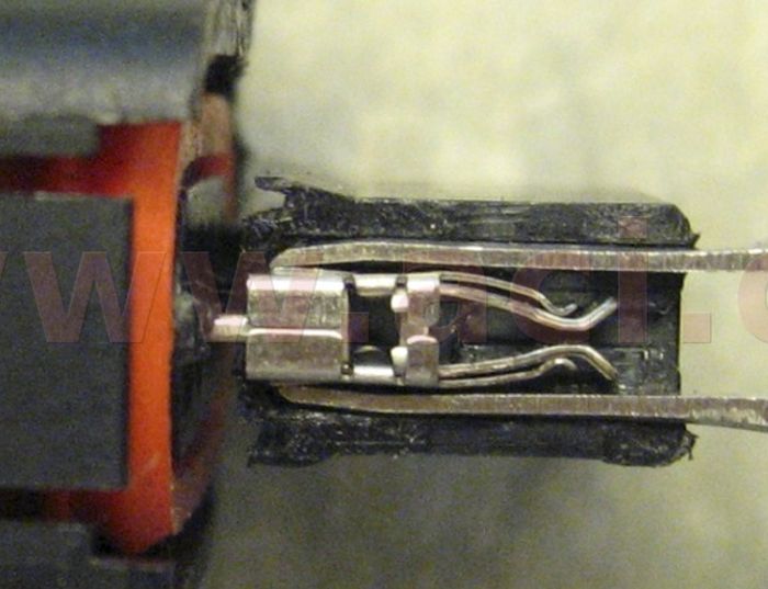 PŘÍPRAVEK NA DEMONTÁŽ PINŮ EL. ZÁSUVEK BIKESERVICE 