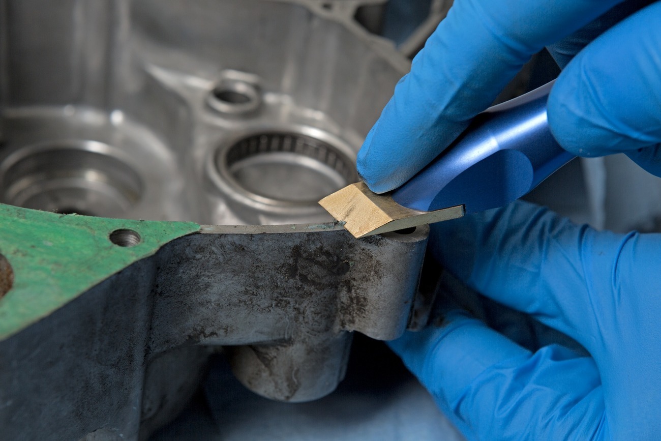 Škrabka - nůž pro odstraňování papírového těsnění MOSE RACING GASKET SCRAPER TOOL