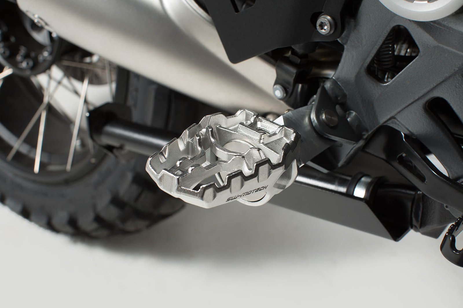 Sada stupaček motocyklu SW MOTECH EVO FOOTREST KITS pro KAWASAKI Versys 650 2015-2020