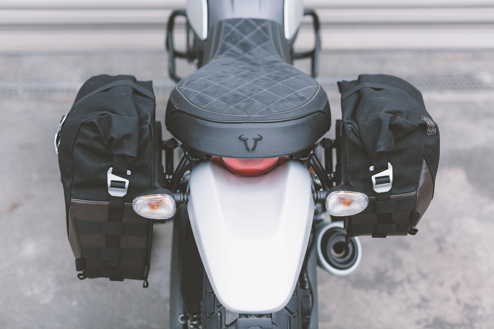 Boční vintage brašny na motocykl SW MOTECH LEGEND GEAR SYSTEM pro HONDA CB 1000R 2018-2020 - BARVA HNĚDÁ/ČERNÁ