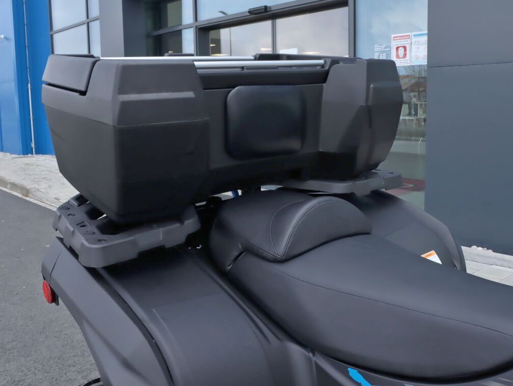 Zadní čtyřkolkový box pro 2 integrální helmy na čtyřkolku KIMPEX CARGO BOXX DELUXE černý, rozměry 38 x 90 x 30 cm (Š x D x H)