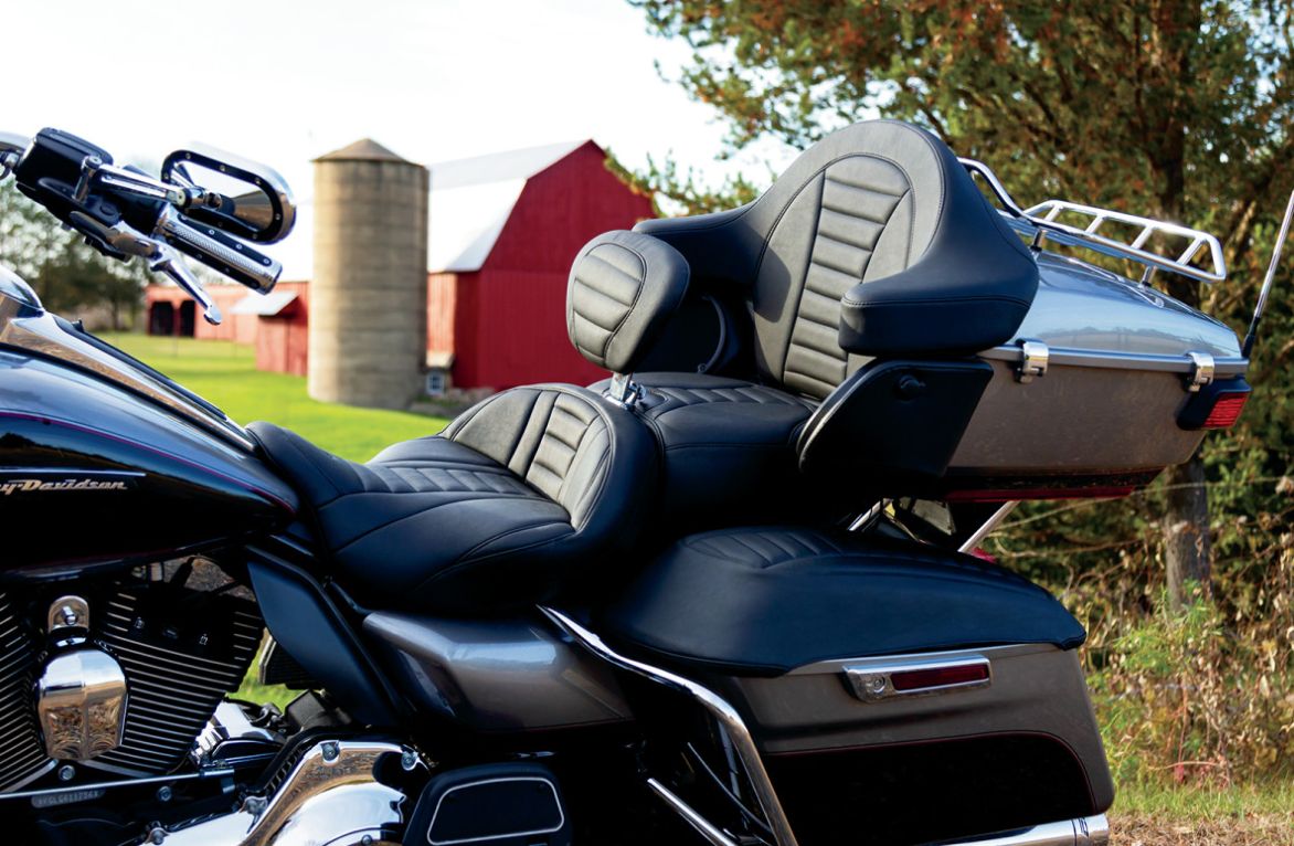 Sedadlo motocyklu MUSTANG Super Touring Deluxe pro Harley-Davidson FL Touring 2008-2021