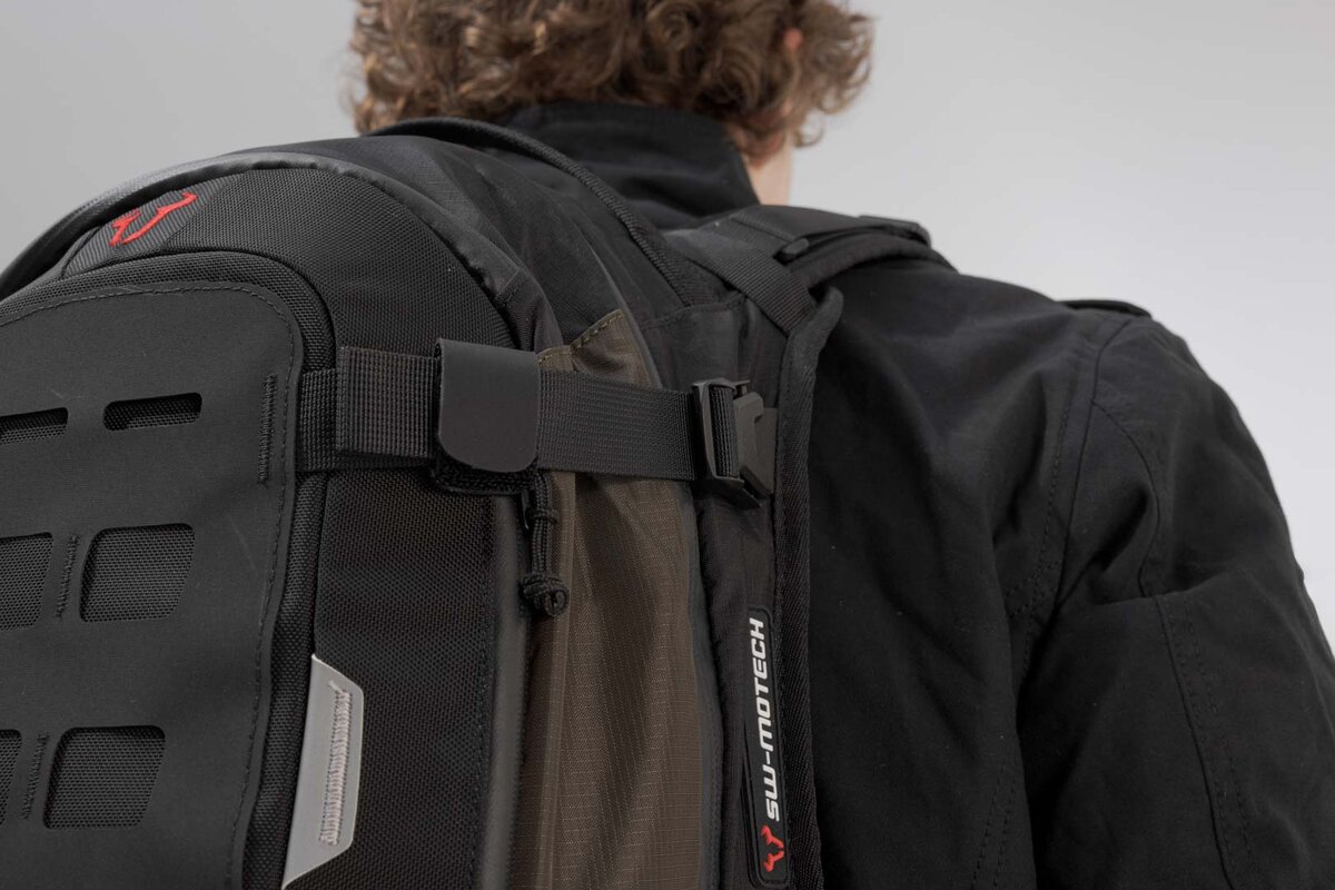 Textilní batoh SW-MOTECH BACKPACK PRO COSMO černý, objem 17 litrů 