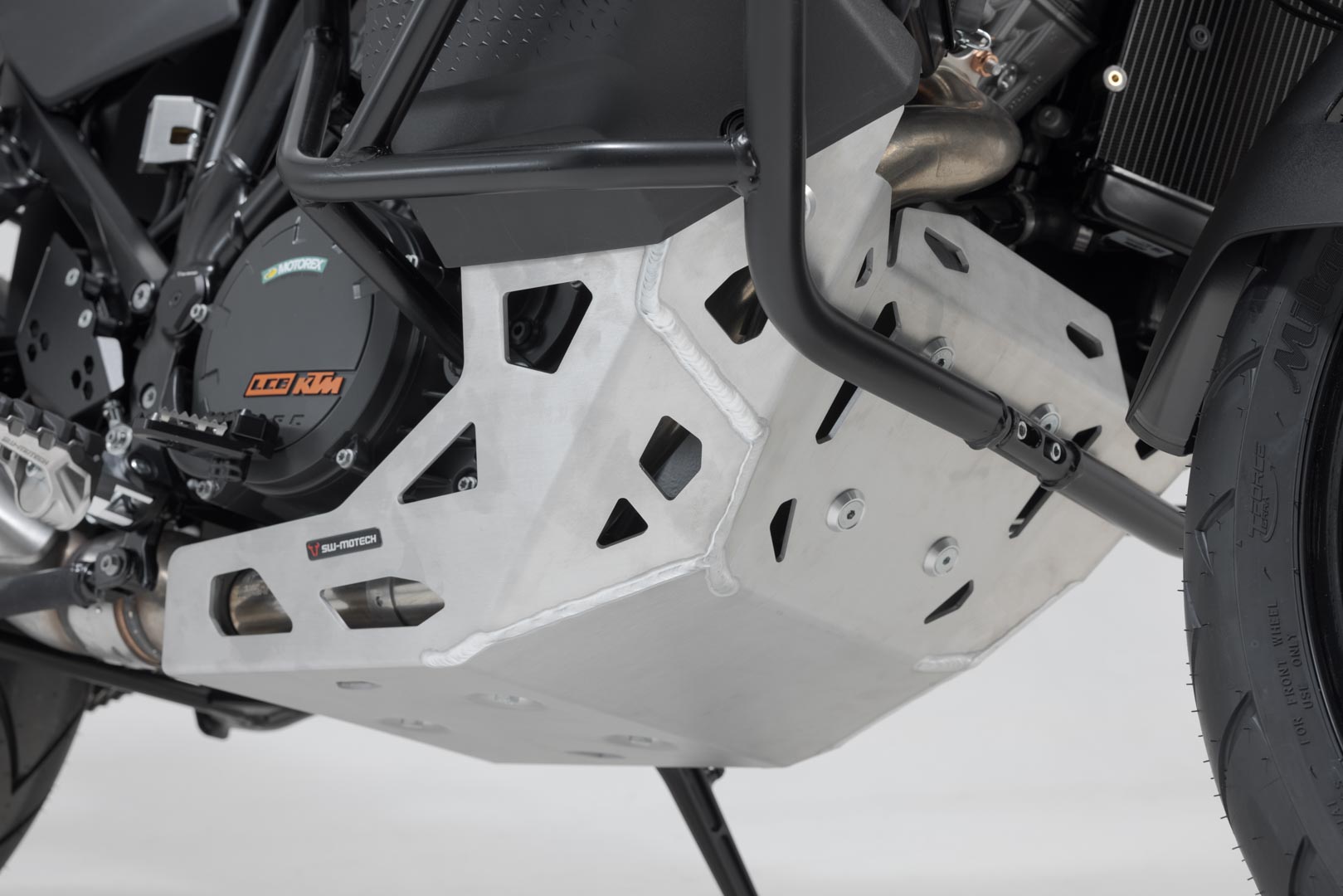 Kryt pod motor motocyklu SW-MOTECH pro moto KTM SUPER ADVENTURE R/S 1290 rok 2021-2022 barva stříbrná