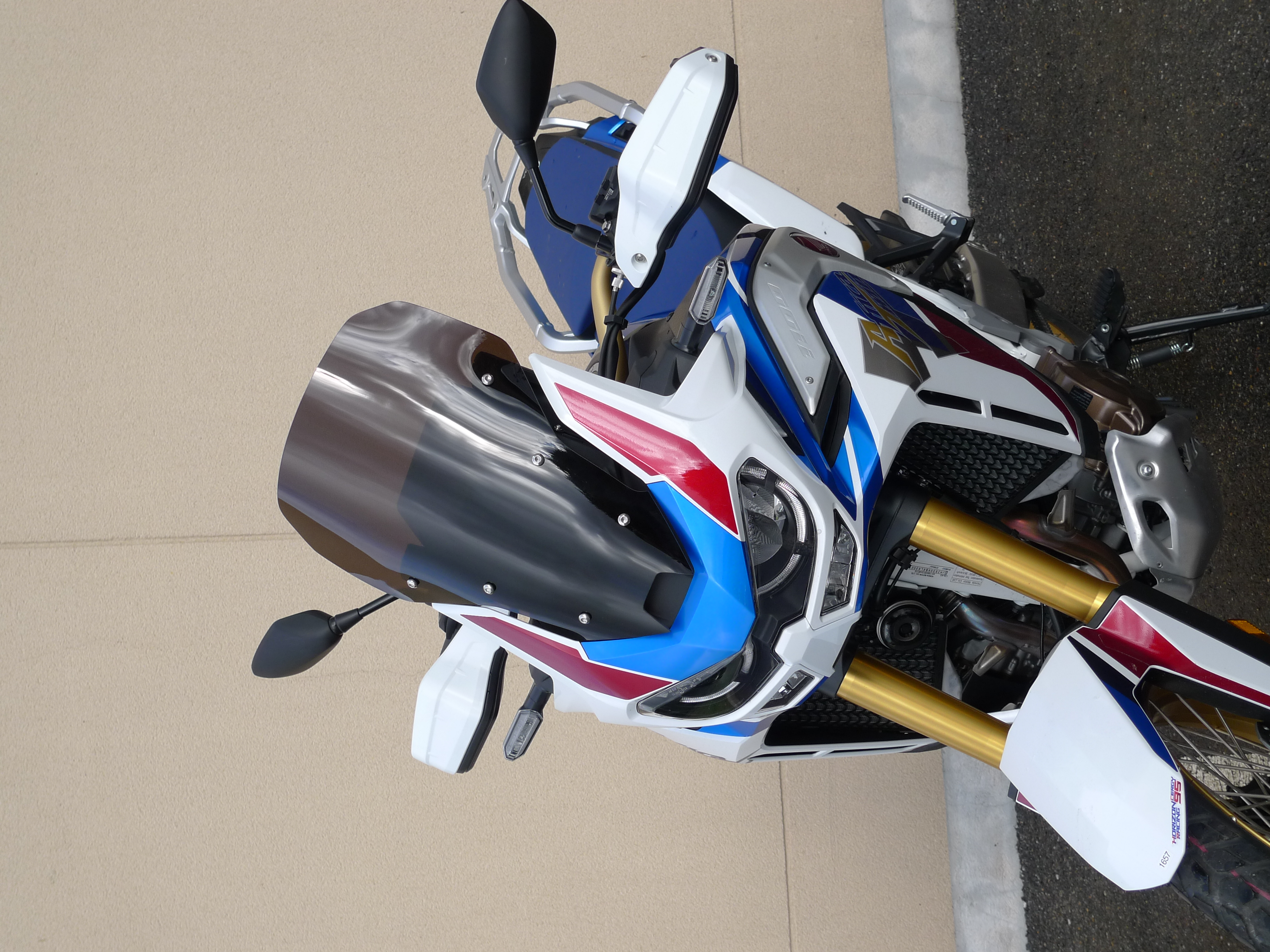 Plexi na motocykl BULLSTER pro HONDA CRF1100 A Twin rok 2020-2021 kouřově černé, výška 41,5 cm 