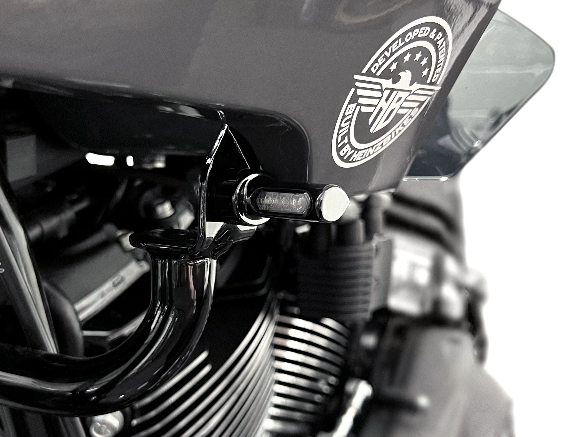 Blinkry pro motocykly HEINZ BIKES TURN SIGNALS verze MICRO ST pro Harley-Davidson® LOW RIDER ST od roku 2022, barva černá, pár