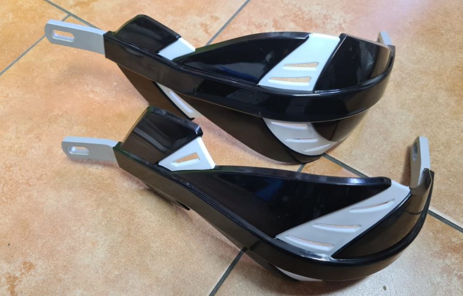 a Kryty páček motocyklu s hliníkovou výztuhou UFO DISCOVER HANDGUARDS barva černá - pár