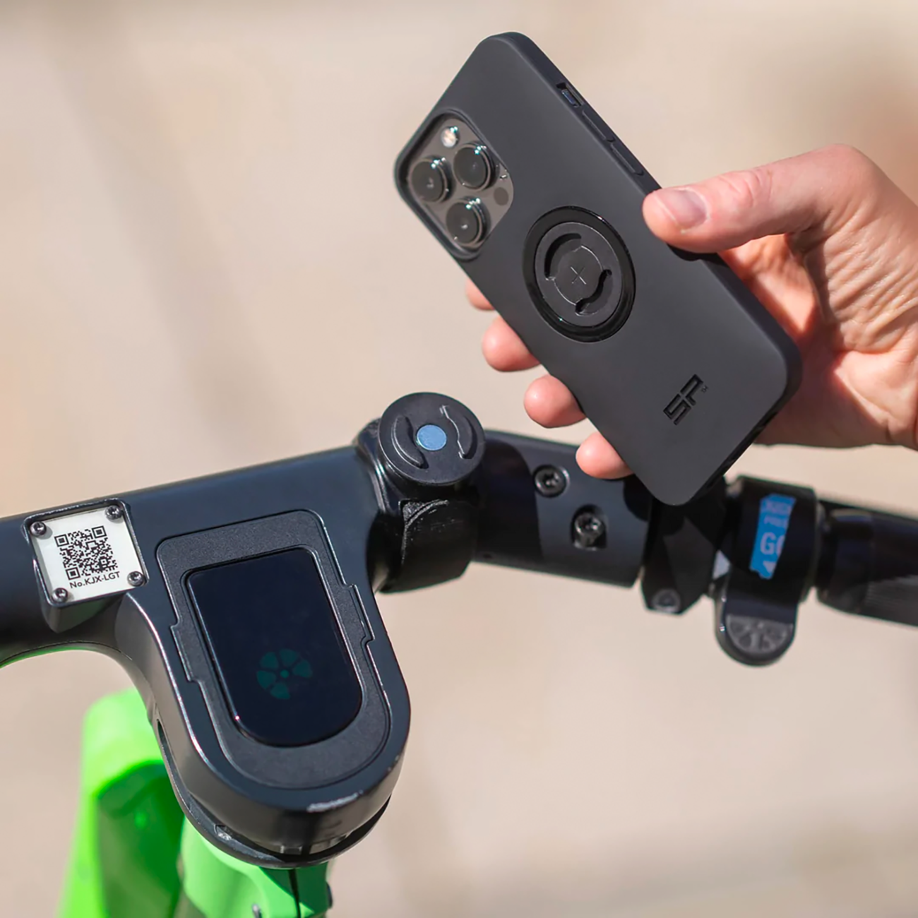 Univerzální držák mobilního telefonu SP CONNECT UNIVERSAL MOUNT 52826 montáž na tyč, rám, trubku s průměrem od 20 do 90 mm 