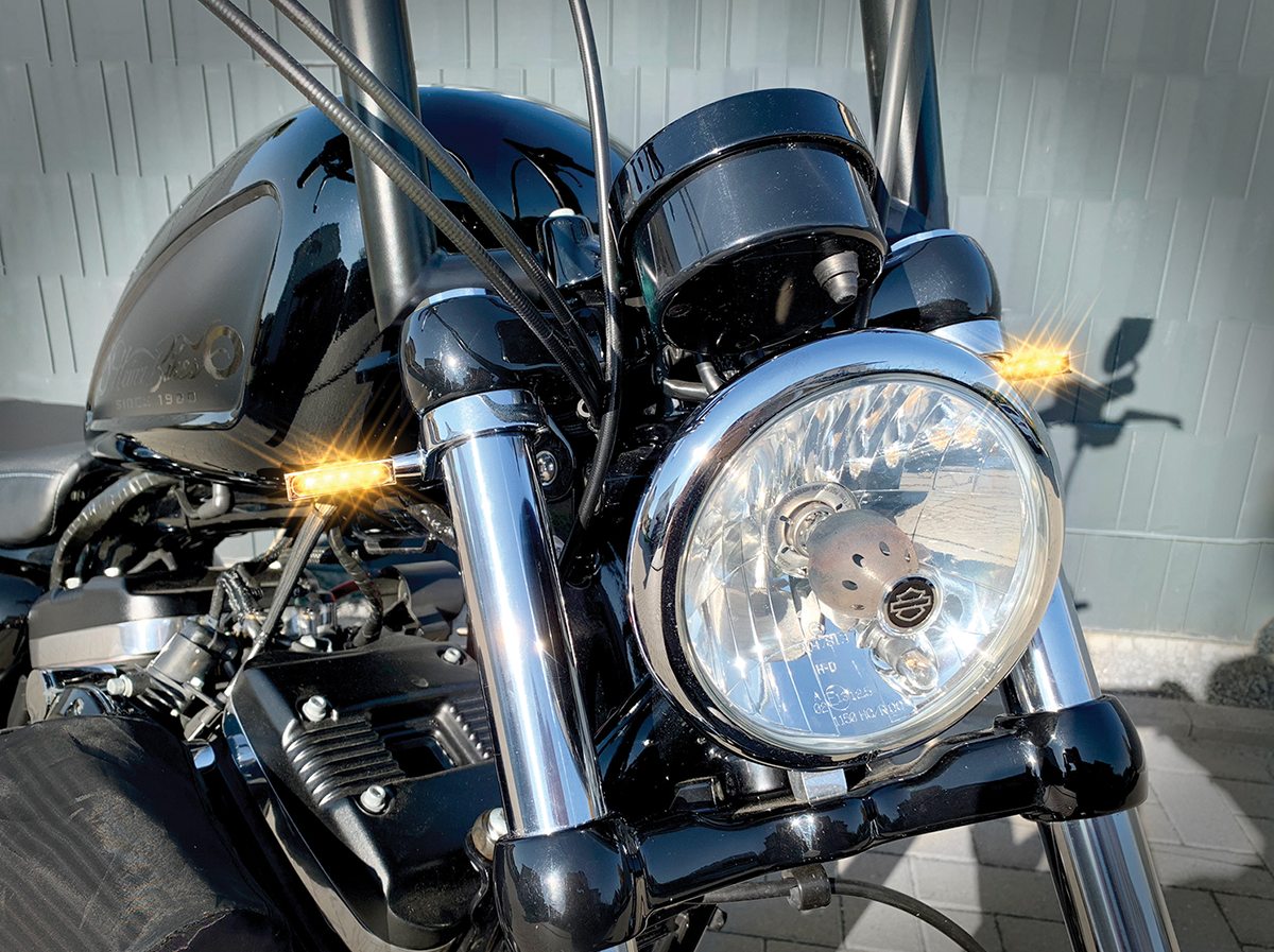 a Blinkry s pozičním světlem motocyklu HEINZ BIKES TURNSIG/PL BLOKK barva chromová, pár 