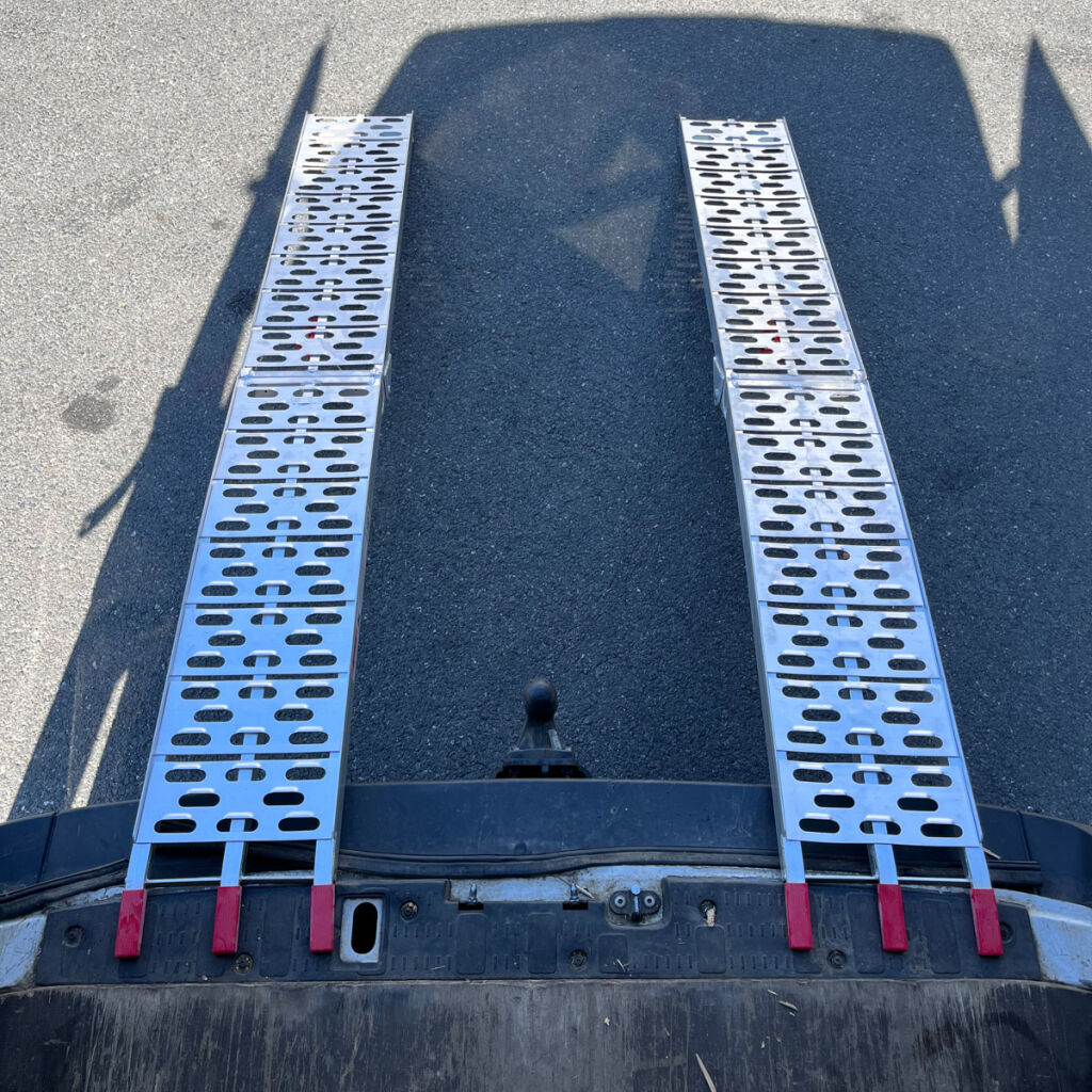 Skládací hliníkové nájezdové rampy pro motocykl skládací SHARK Accessories délka: 225 cm, šířka: 28,5 cm, max. nosnost 680 kg