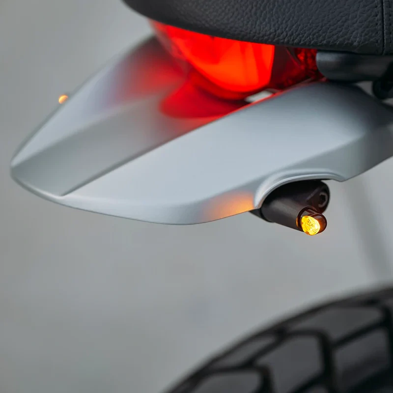 Homologovaný přední led motocyklový blinkr + zadní světlo 2V1 MOTOGADGET MO.BLAZE TENS 4 , balení 1 kus, leštěný chrom  