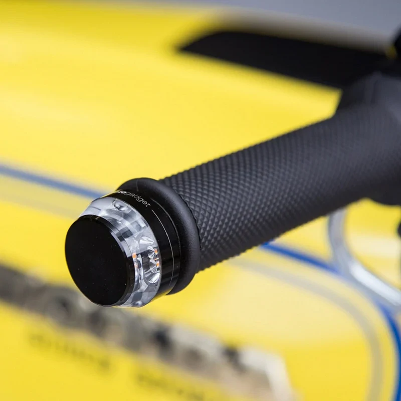 Homologovaný led motocyklový blinkr do konců řidítek MOTOGADGET TURN SIGNAL MO.BLAZE DISC - POZICE MONTÁŽE PŘEDNÍ  LEVÁ, barva lesklý chrom 