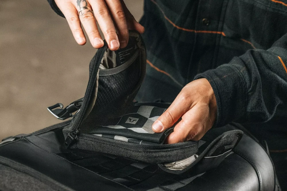 Textilní přídavná taška / doplňková taška SW MOTECH LEGEND GEAR LA10 ACCESORRY BAG černý, celkový objem 1,5 l