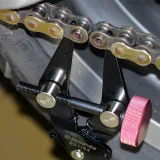 Stahovací kleště na řetěz BIKESERVICE DRIVE CHAIN PULLER BS1164 pro řetězy velikostí 428, 520, 525, 528, 530  