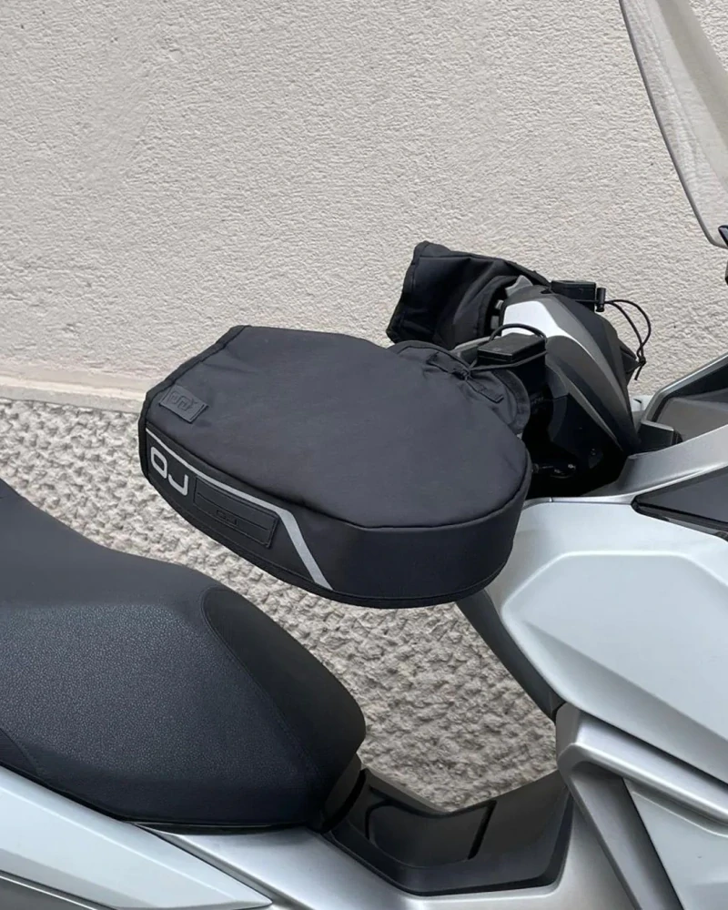Zimní návleky na ruce na motocykl OJ ATMOSFERE HAND HAND COVER FIT PRO barva černá