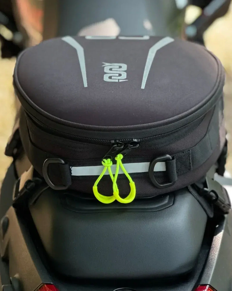 Tangbag na zadní sedadlo motocyklu OJ ATMOSFERE SEAT BAG REAR BOOST 	M2270 objem 6 litrů, barva černá 