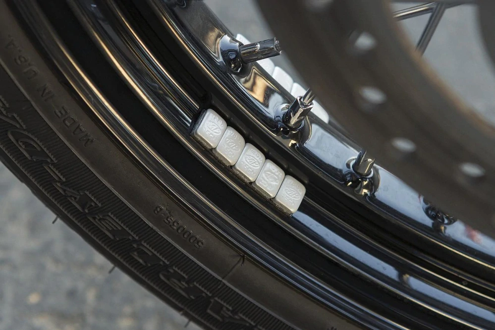 Závaží s lepící vrstvou pro vyvážení motocyklového kola MOTION PRO WHEEL WEIGHTS STEEL barva stříbrná, 144 ks o váze 3,5 g (ks)