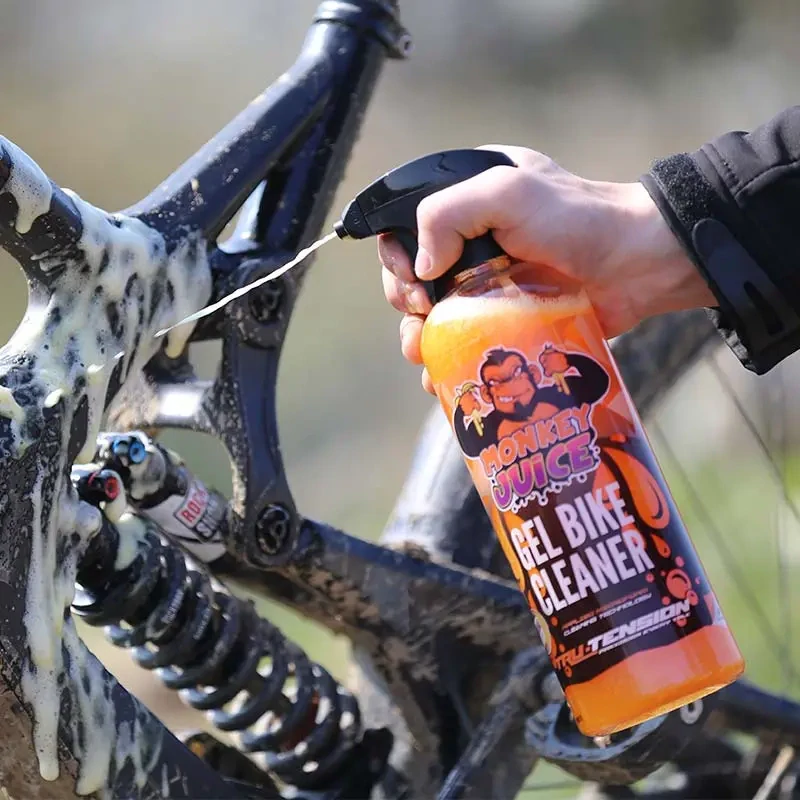 a Čistící prostředek na motocykly TRU TENSION MONKEY JUICE GEL BIKE CLEANER M012 balení 1000 ml (1 litr) s rozprašovačem 