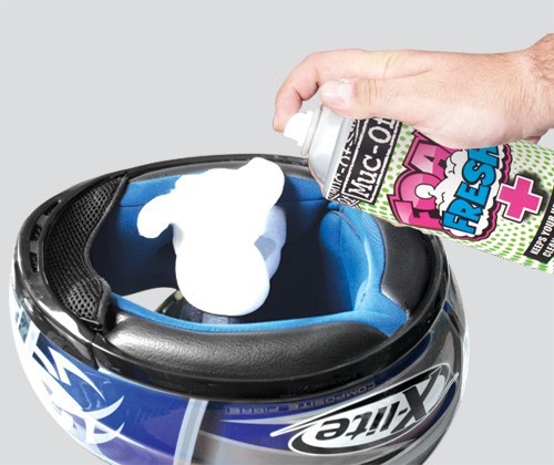 Čistič interiéru přileb, chráničů, botů a obuvi MUC-OFF FOAM FRESH SANITIZER  400ML 