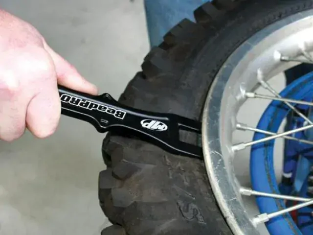 a Páky na srážení pneu MOTION PRO  BEAD PRO FORGED typ 08-0519 délka 24,9 cm,  sada
