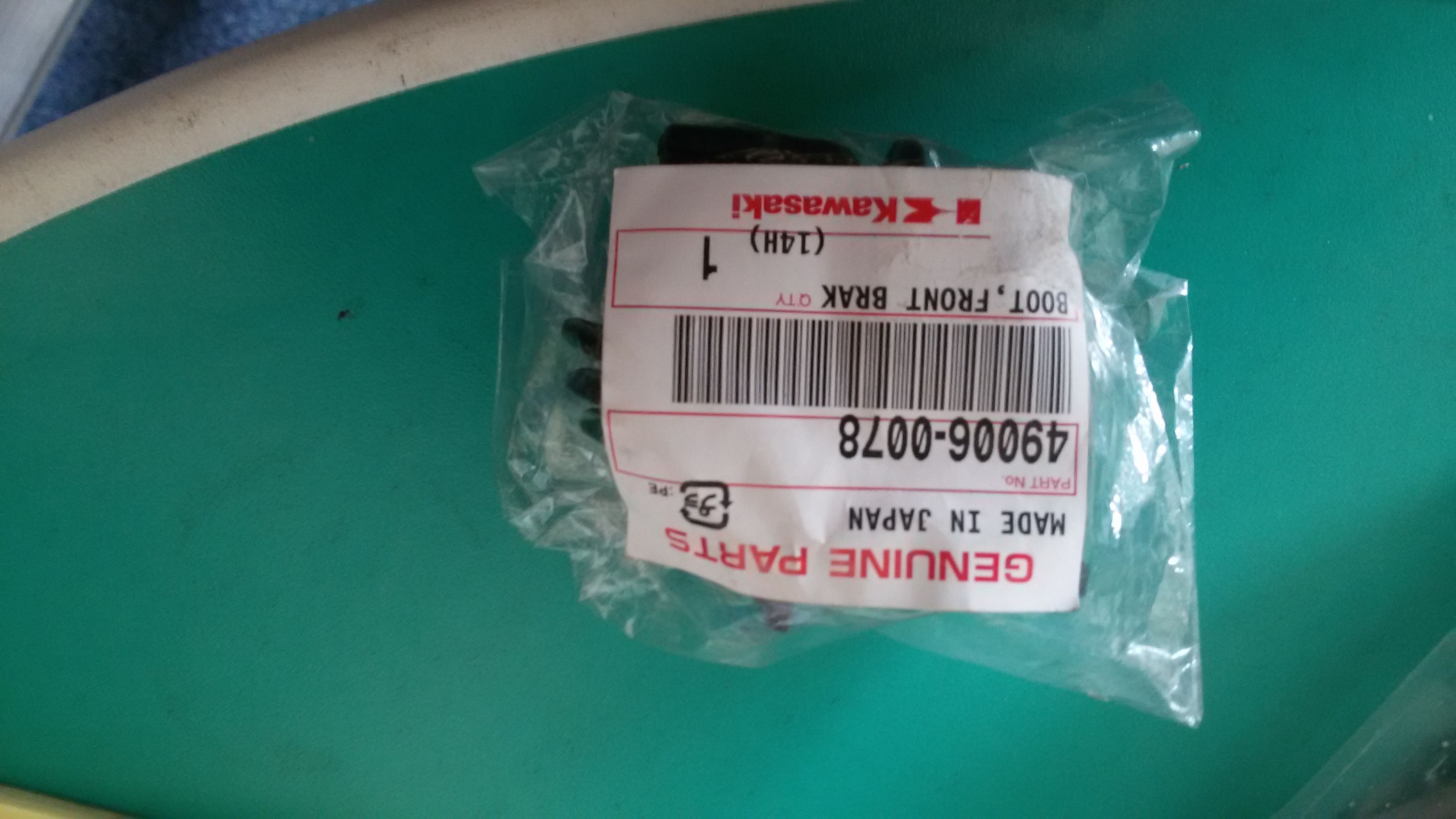 Krycí guma přední brzdové pumpy pro Kawasaki 490060078