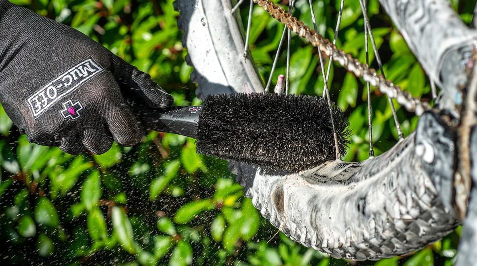 Kartáč na čištění kol MUC-OFF Wheel & Component Brush - 1 kus