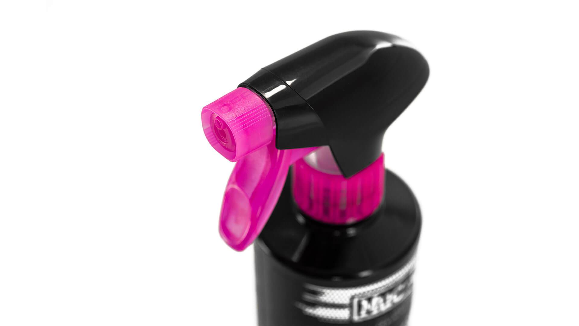 Antibakteriální čistící prostředek pro fitness a tělocvičny MUC-OFF ANTIBACTERIAL EQUIPMENT CLEANER 500 ML