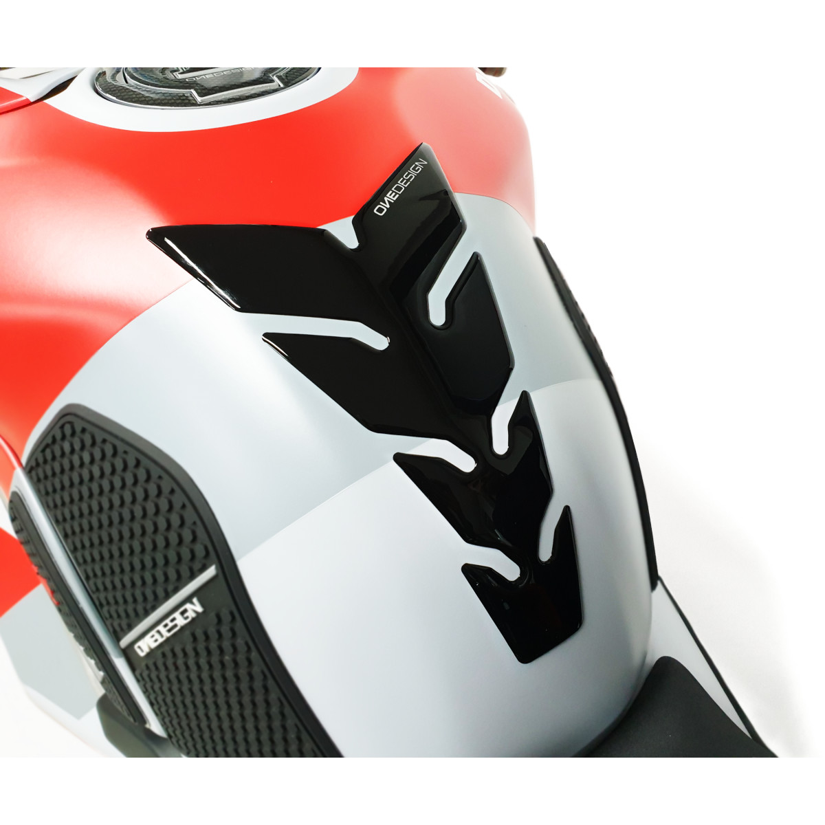 Samolepka - tank pad na nádrž motocyklu ONEDESIGN TANKPAD LESKLÝ ČERNÝ rozměr 134mm x 223mm