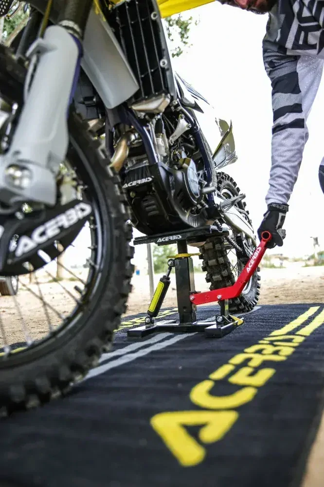 a Výškově nastavitelný stojan pro motokrosové motorky / motokrosový stojan s tlumičem ACERBIS ELEVATOR BIKE STAND nosnost 130 kg