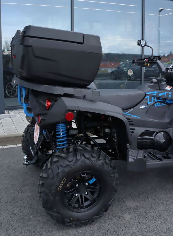 Zadní čtyřkolkový box pro 2 integrální helmy na čtyřkolku KIMPEX CARGO BOXX DELUXE černý, rozměry 38 x 90 x 30 cm (Š x D x H)