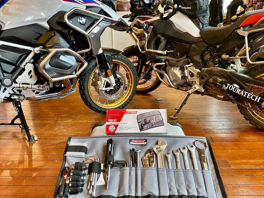 Cestovní sada nářadí CRUZTOOLS TOOLKIT ROADTECH B2 pro motocykly BMW