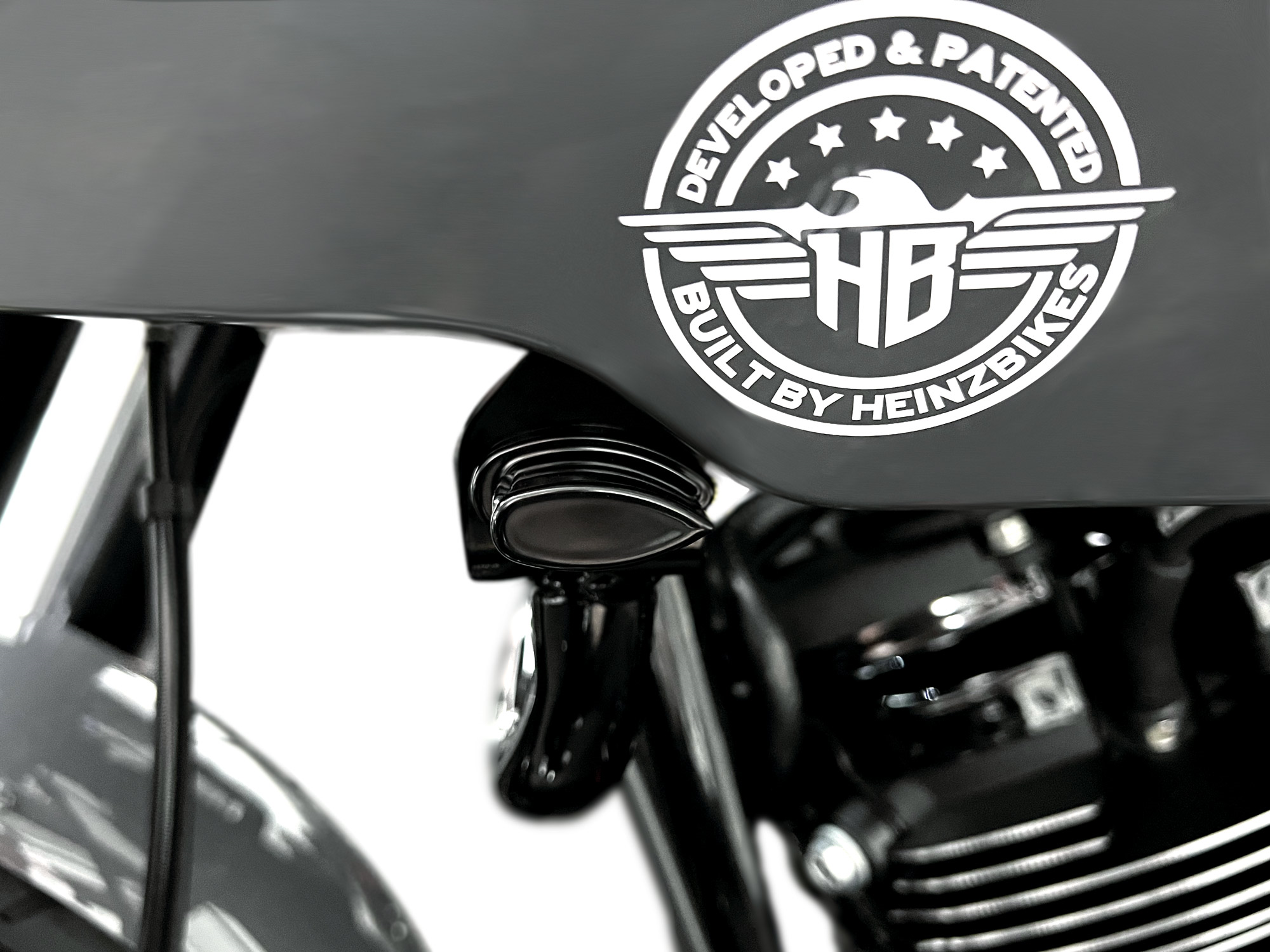 Blinkry pro motocykly HEINZ BIKES TURN SIGNALS verze MICRO ST pro Harley-Davidson® LOW RIDER ST od roku 2022, barva černá, pár
