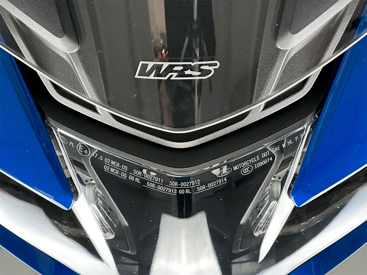Plexi motocyklu WRS SPORT pro BMW R 1250 RT ABS rok 2021-2023, výška 52 cm až 59 cm, šířka 60 cm, barva tmavě kouřová