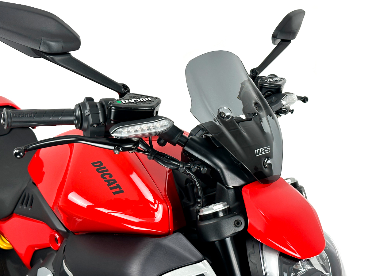 Plexi motocyklu WRS TOURING pro DUCATI DIAVEL V4 1200 ABS rok 2023, výška plexi 33,5 cm, šíře plexi 28 cm, barva tmavě kouřové 