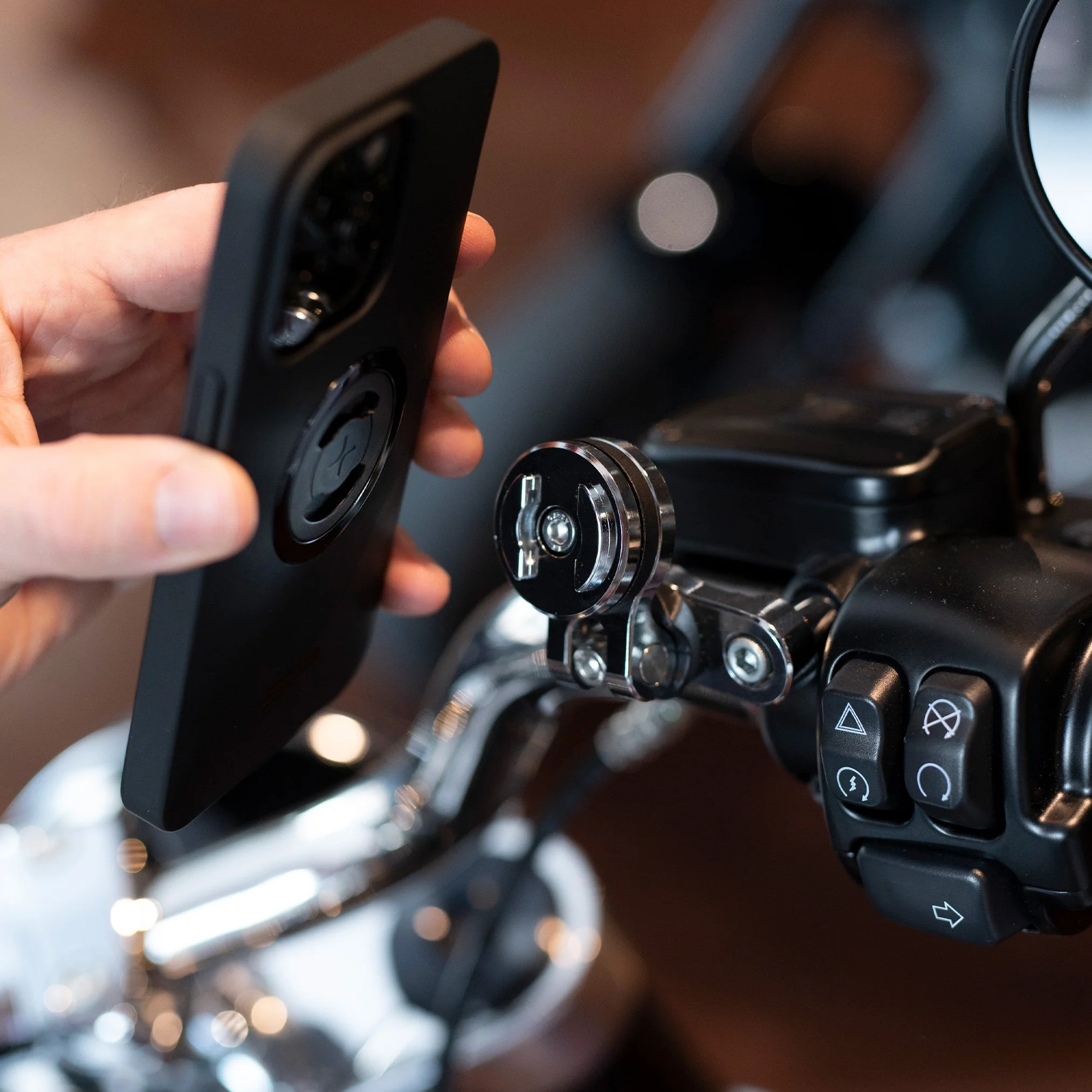 Držák mobilního telefonu k držáku spojky nebo brzdy motocyklu SP CONNECT CLUTCH MOUNT PRO 53231 barva chromová