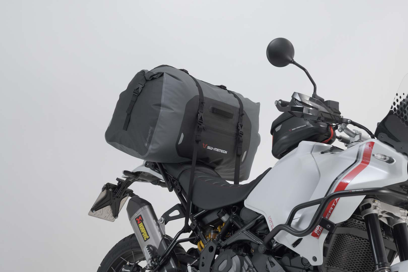 Vodotěsná nepromokavá taška / vak / brašna SW-MOTECH Drybag 600 tail bag šedá/černá, objem 60 litrů   