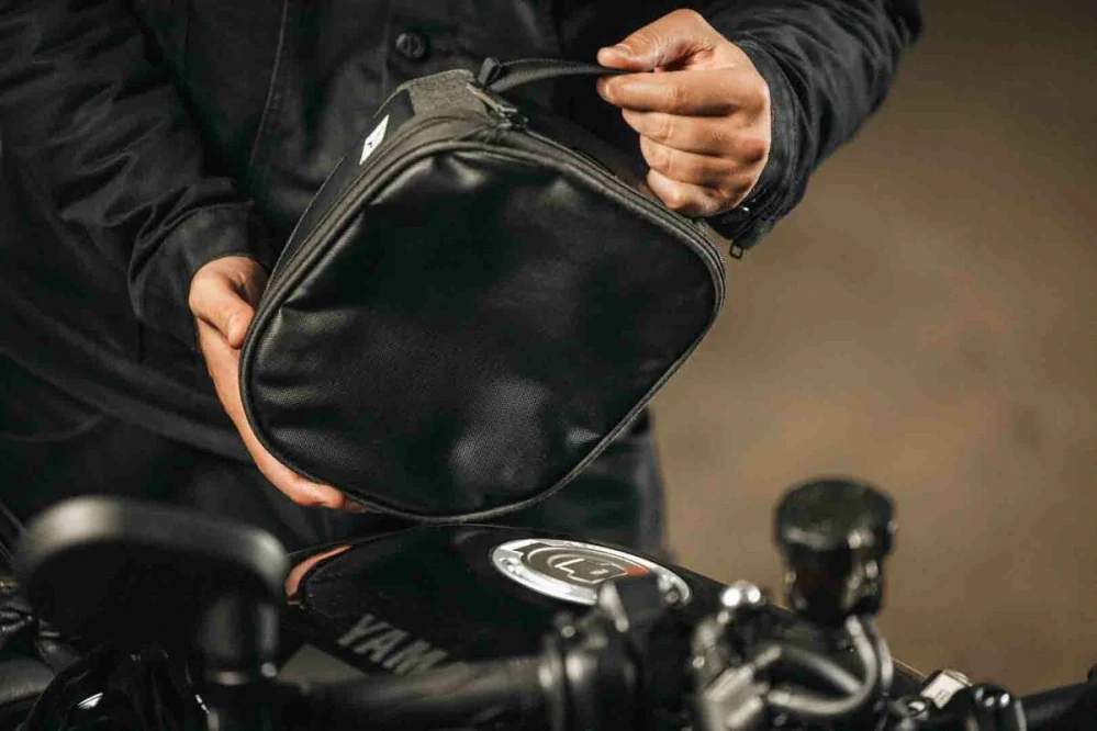 Tank bag na nádrž motocyklu SW MOTECH TANKBAG MAGNET LEGEND LT3 BARVA ČERNÁ objem 3,5–5,5 l