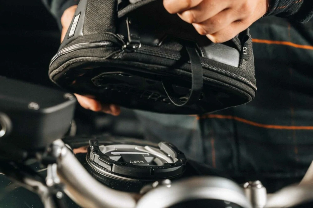 Tank bag na nádrž motocyklu SW MOTECH TANKBAG  LEGEND LT3 BARVA ČERNÁ objem 3–5 l
