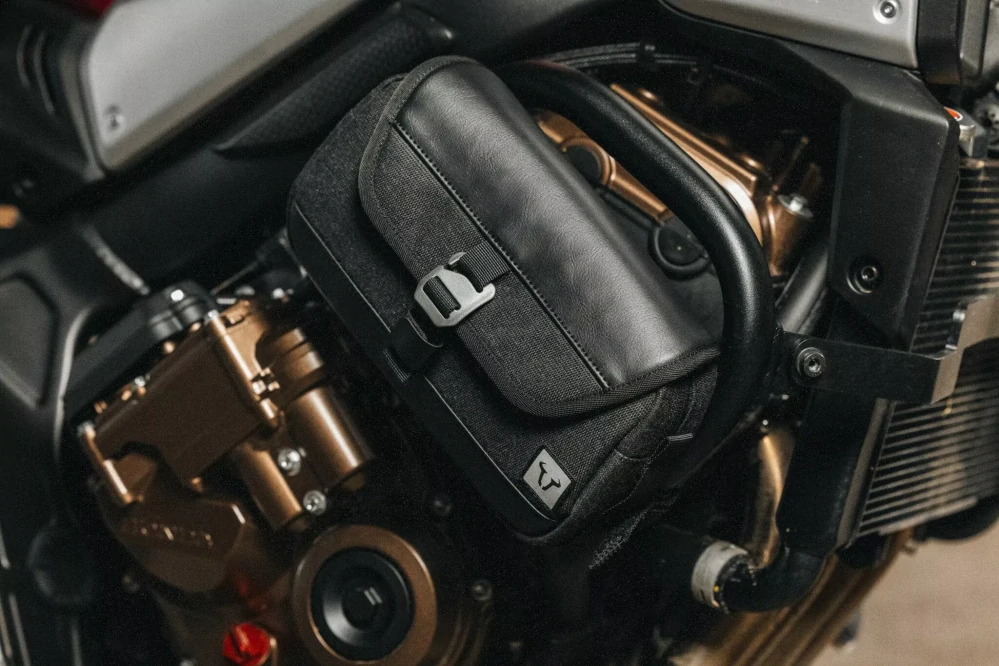 Textilní přídavná taška / doplňková taška SW MOTECH LEGEND GEAR LA9 ACCESORRY BAG černý, celkový objem 2,5 l 