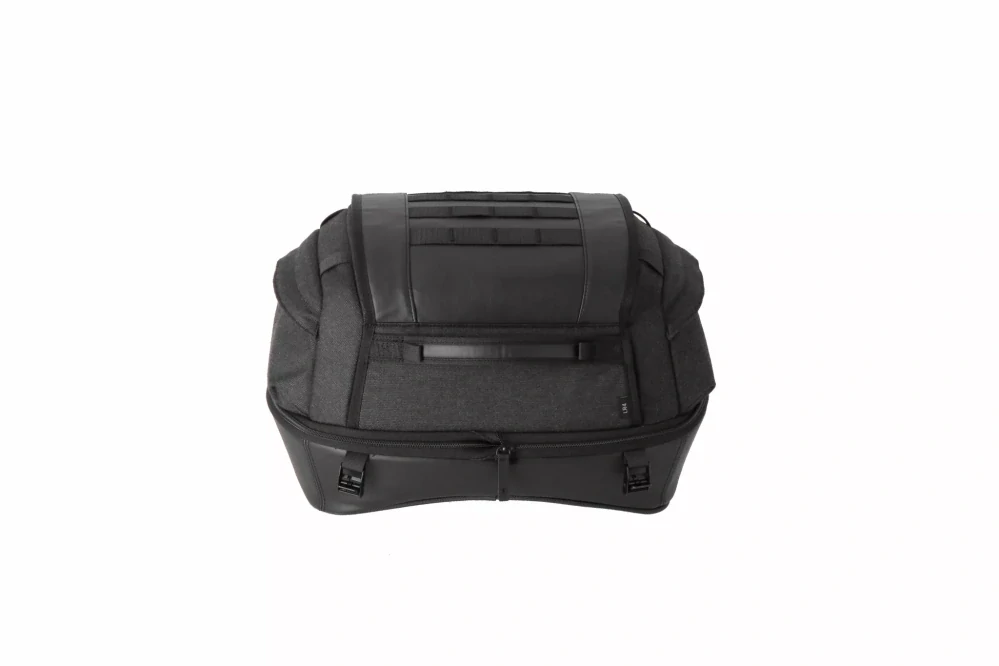 Zadní sedadlová motocyklová textilní brašna SW MOTECH LEGEND GEAR TAILBAG LR4 barva černá, celkový objem 18 až 25 litrů