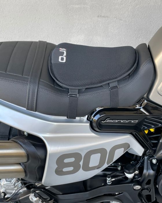 Přídavná podložka na sedadlo motocyklu OJ ATMOSFERE SEAT PAD COMFORT 3D velikost L rozměry 27x33x28 cm