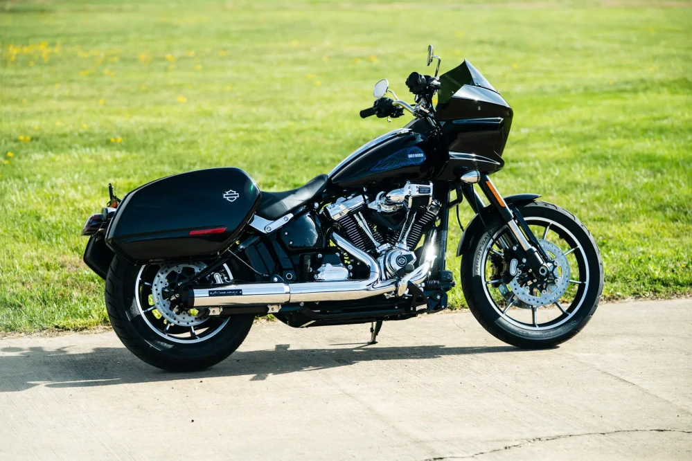 Koncovka výfuku RINEHART RACING 4" HP40 2-INTO-1 SLIP ON pro HARLEY DAVIDSON SOFTAIL rok 2025 barva chromová/černé zakončení  