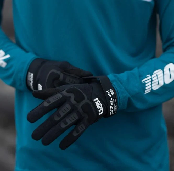 Motocyklové / MTB rukavice 100% LANGDALE 10029-0000XX barva černá - pár 