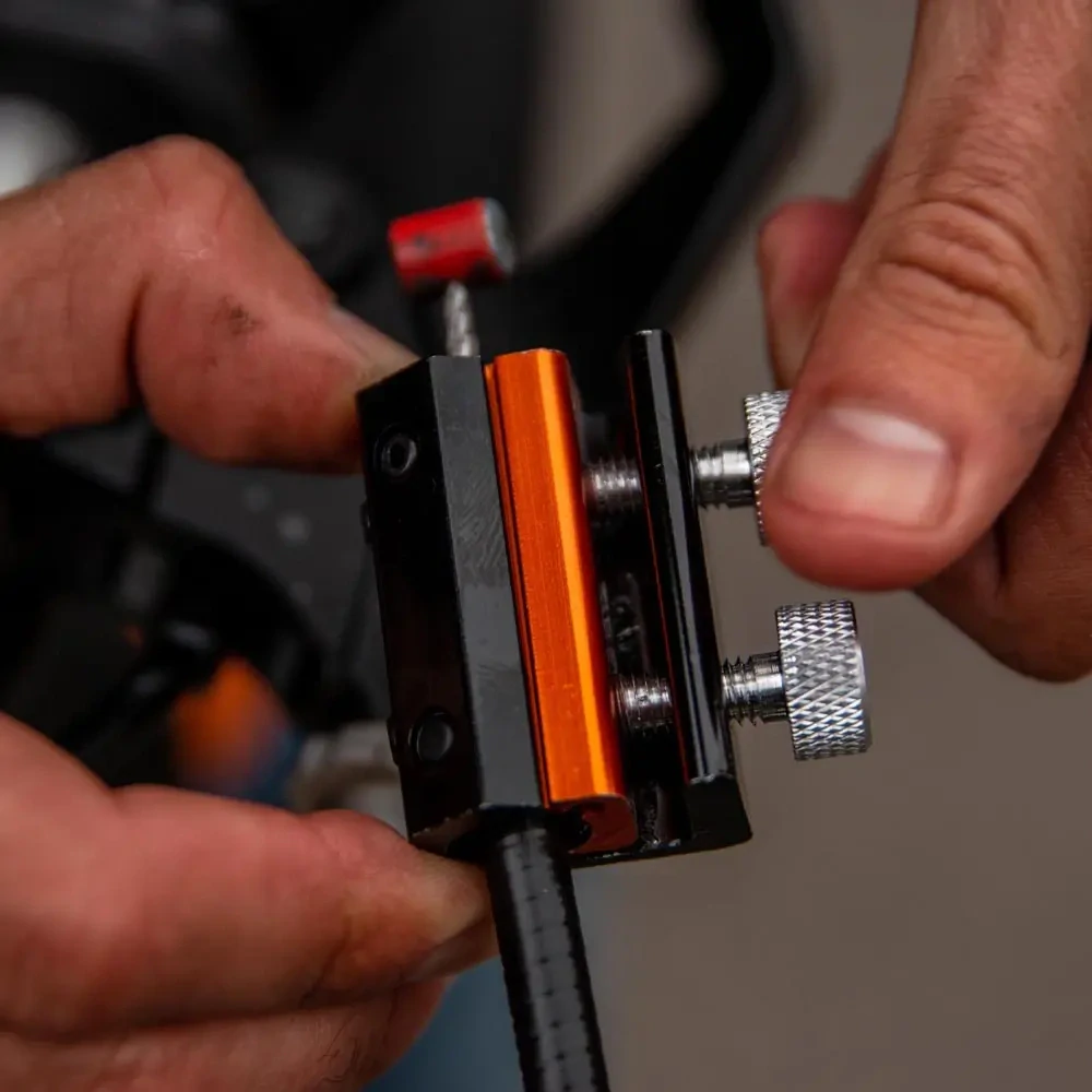 Mazací přípravek na lanka / Maznice lanovodů / přípravek na mazání bowdenu a lanka u motocyklu TRU TENSION CABLE LUBRICATOR M034