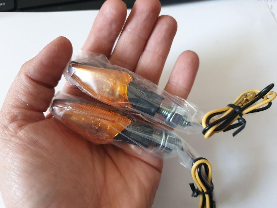 A Univerzální blinkry PARTS EUROPE TURN SIGNAL ORANŽOVÉ SKLO - PÁR