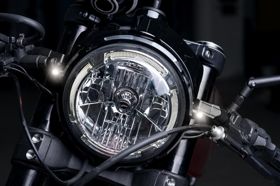 Bílé LED poziční světlo motocyklu KELLERMANN ATTO - BARVA CHROMOVÁ