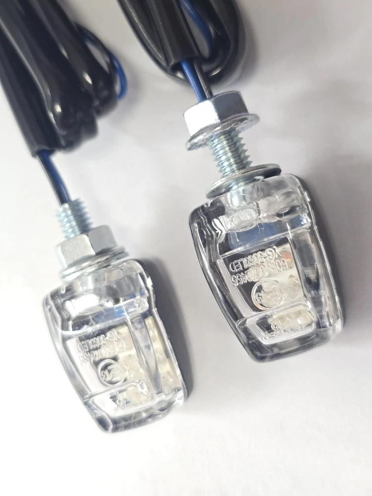 A Univerzální mini zadní LED blinkry PARTS EUROPE TURN SIGNAL ČERNÉ / ČIRÉ SKLO - PÁR