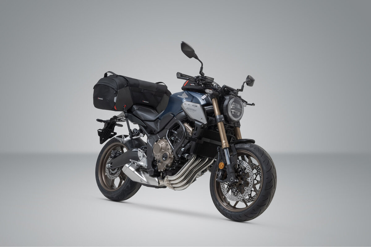 Zadní taška/brašna na motocykl SW-MOTECH PRO TRAVELBAG TAIL BAG 1680D černá/šedá antracit, rozměr 75,0 x 33,5 x 31,0 cm, objem 65 litrů